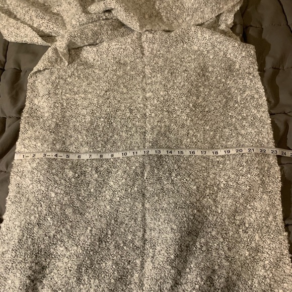 Nice soft chunky blanket scarf with fringe - Picture 8 of 10